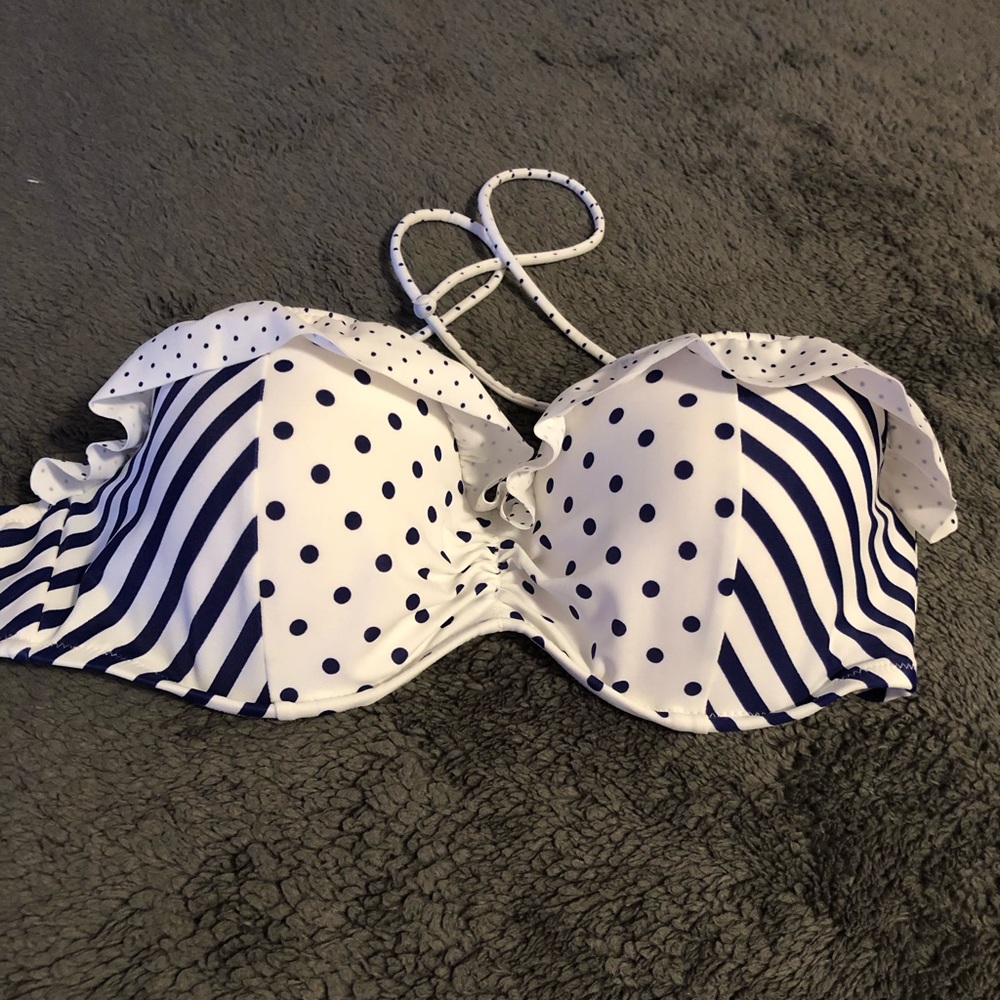 NWOT 36D cute Victoria’s Secret swim top